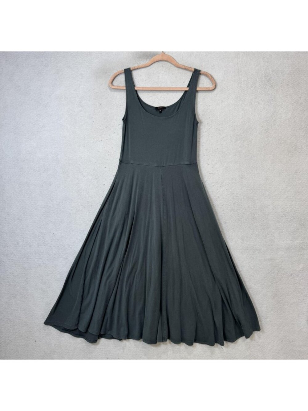 Quince Dress Womens Medium Green Tank Scoop Neck Fit Flare Maxi Jersey Casual
